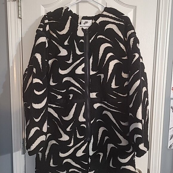 Nike Therma-FIT Sportswear Women's Small Black White High-Pile Jacket FV8025-010 - Picture 1 of 6